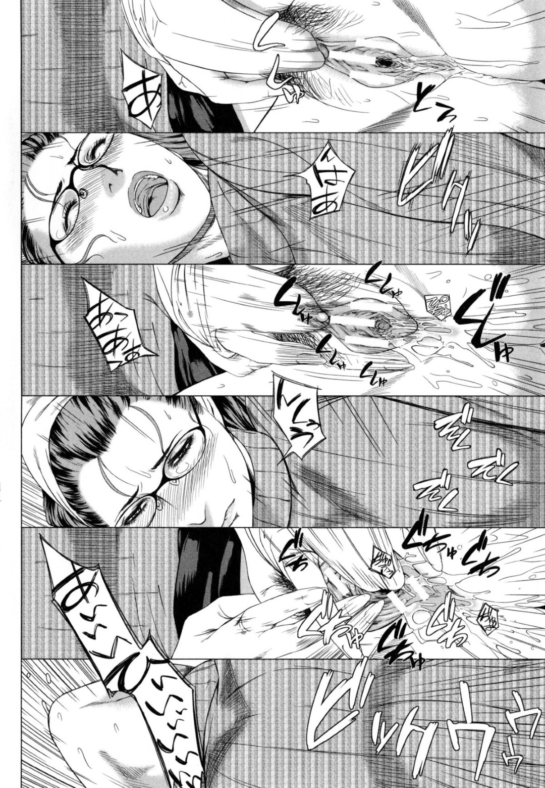 【エロ漫画】息子のパンツの匂いを嗅いでオナニーしちゃう淫乱母親…息子を拘束してフェラをして生ハメ中出し逆レイプで近親相姦セックスしちゃう【Q堂恵：母さんの異常な愛情】 8ページ